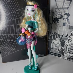 Monster High Skull Shores Lagoona Blue doll (model W9182), released in 2011.